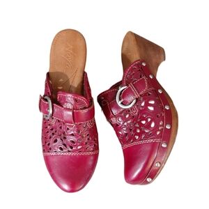 Naya Red Leather Clogs with Wooden Heel Size 6.5